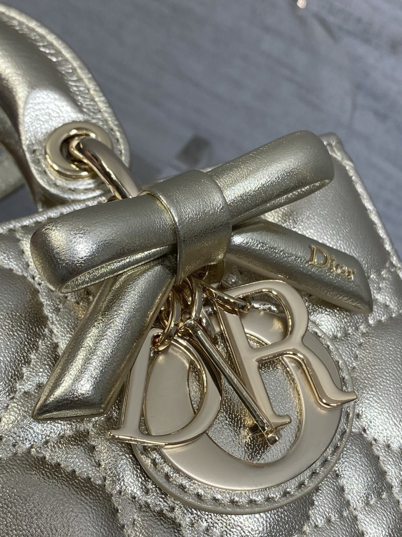 Сумка Dior D-Joy золотистая