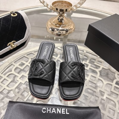 Сабо женские черные Chanel с логотипом и платформой