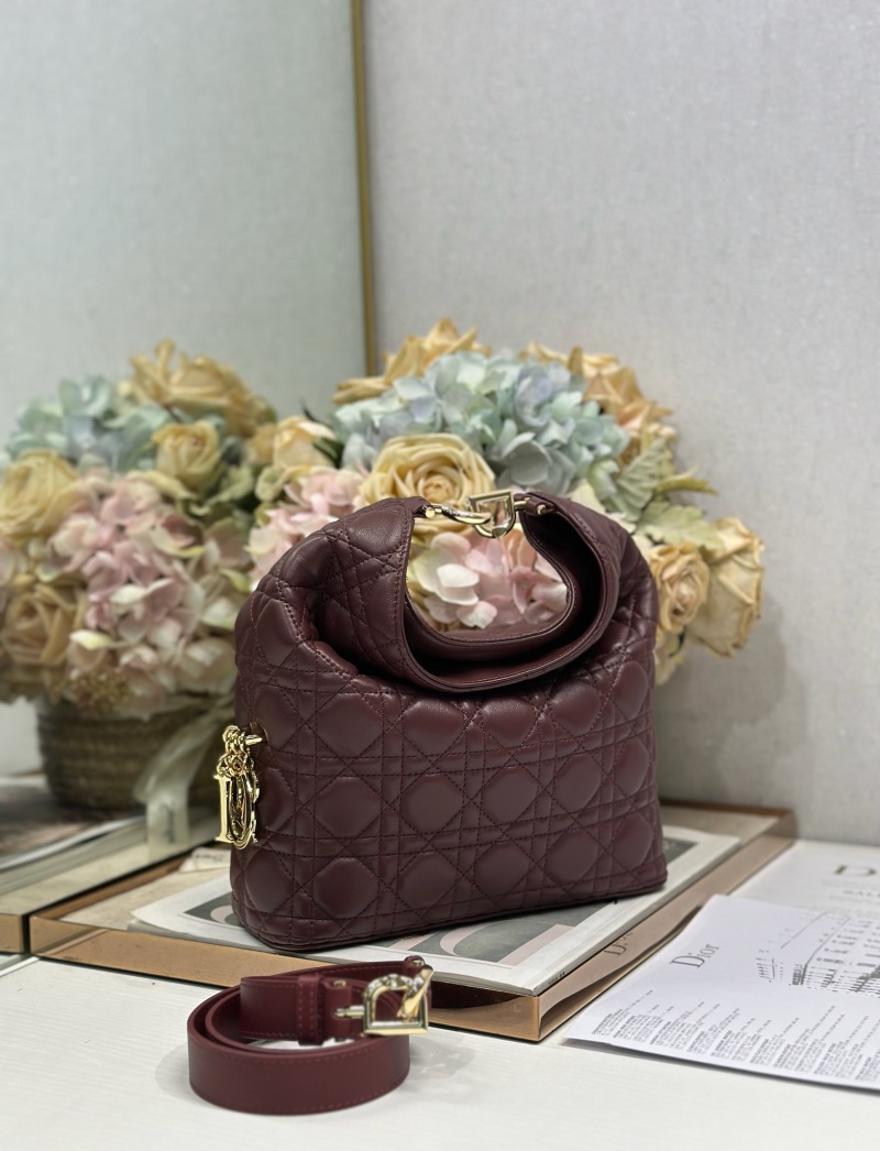Сумка Dior бордового цвета