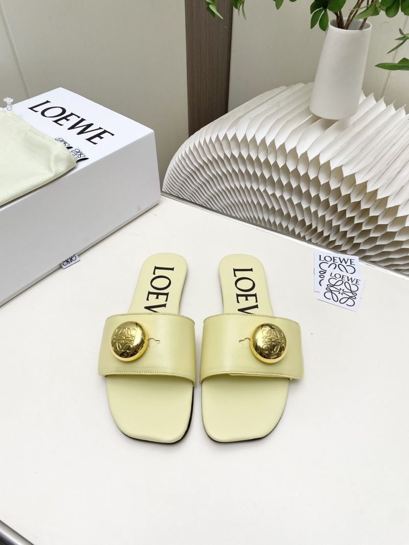 Женские кожаные сандалии Loewe с металлическим декором