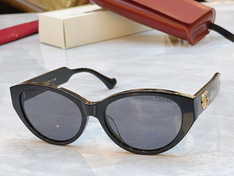 Солнцезащитные очки Gucci GG1554S