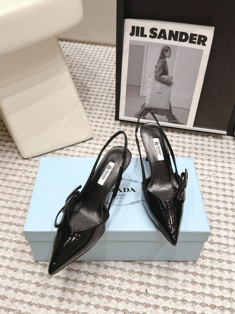 Женские черные лакированные туфли на шпильке с бантом Prada