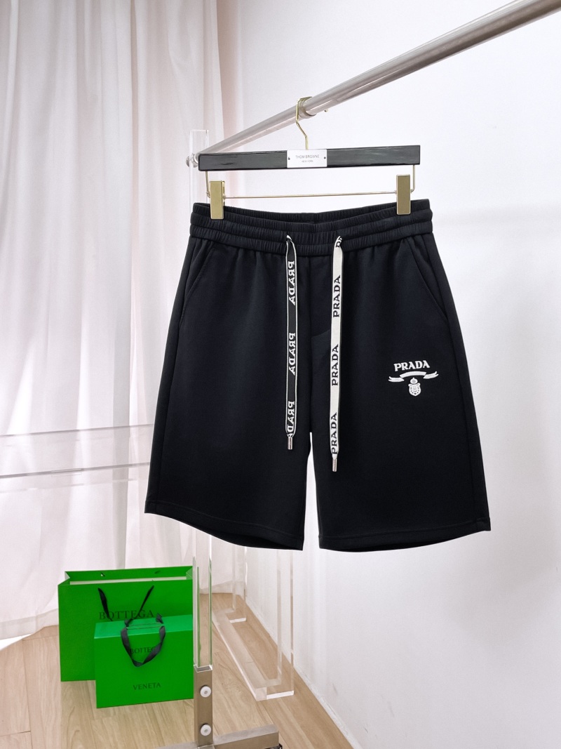 Мужские шорты черные Prada