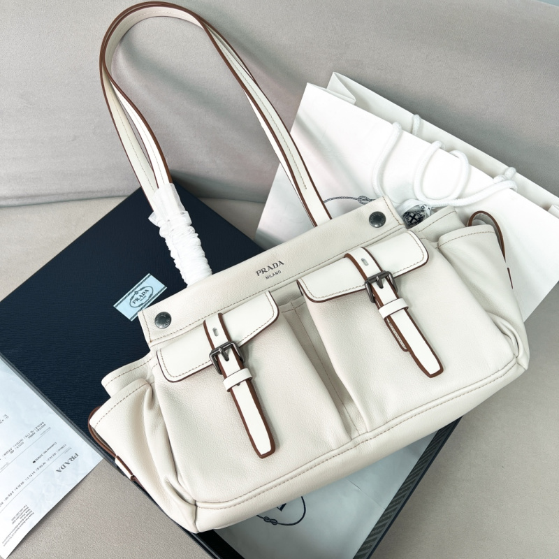 Сумка Prada с пряжками