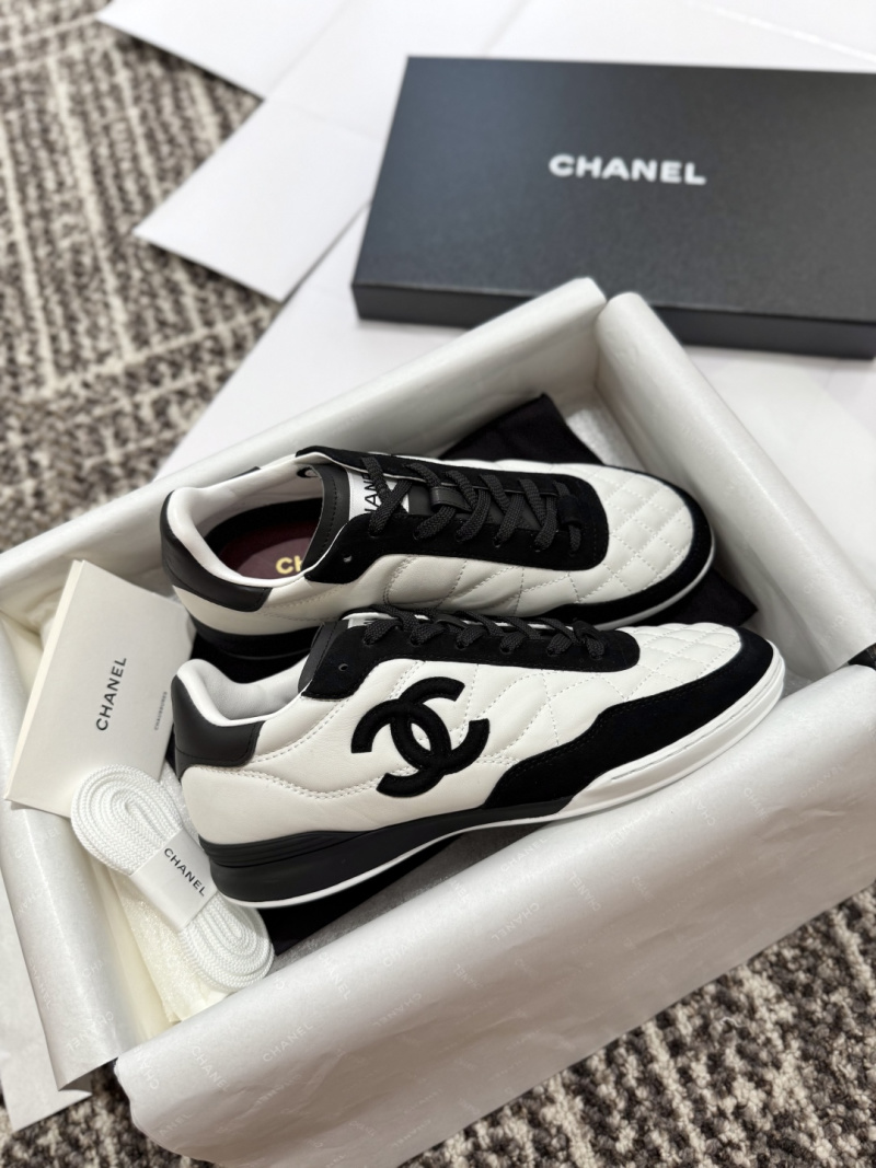 Кроссовки Chanel в черно-белой расцветке