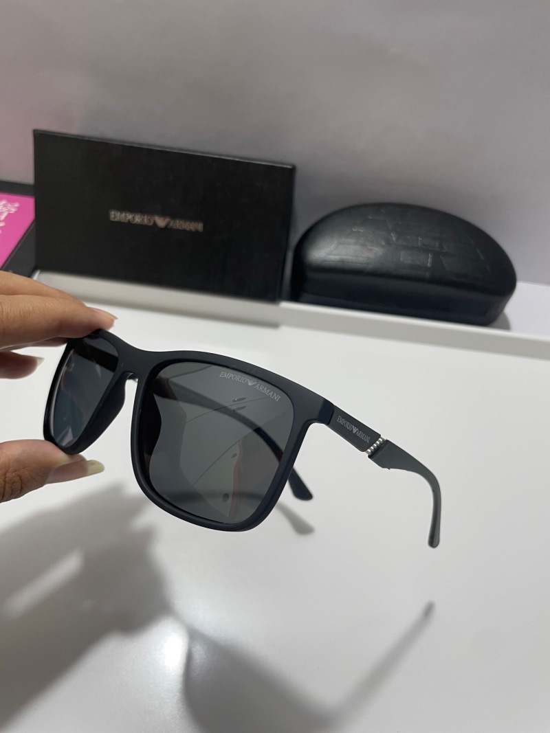 Солнцезащитные очки Emporio Armani