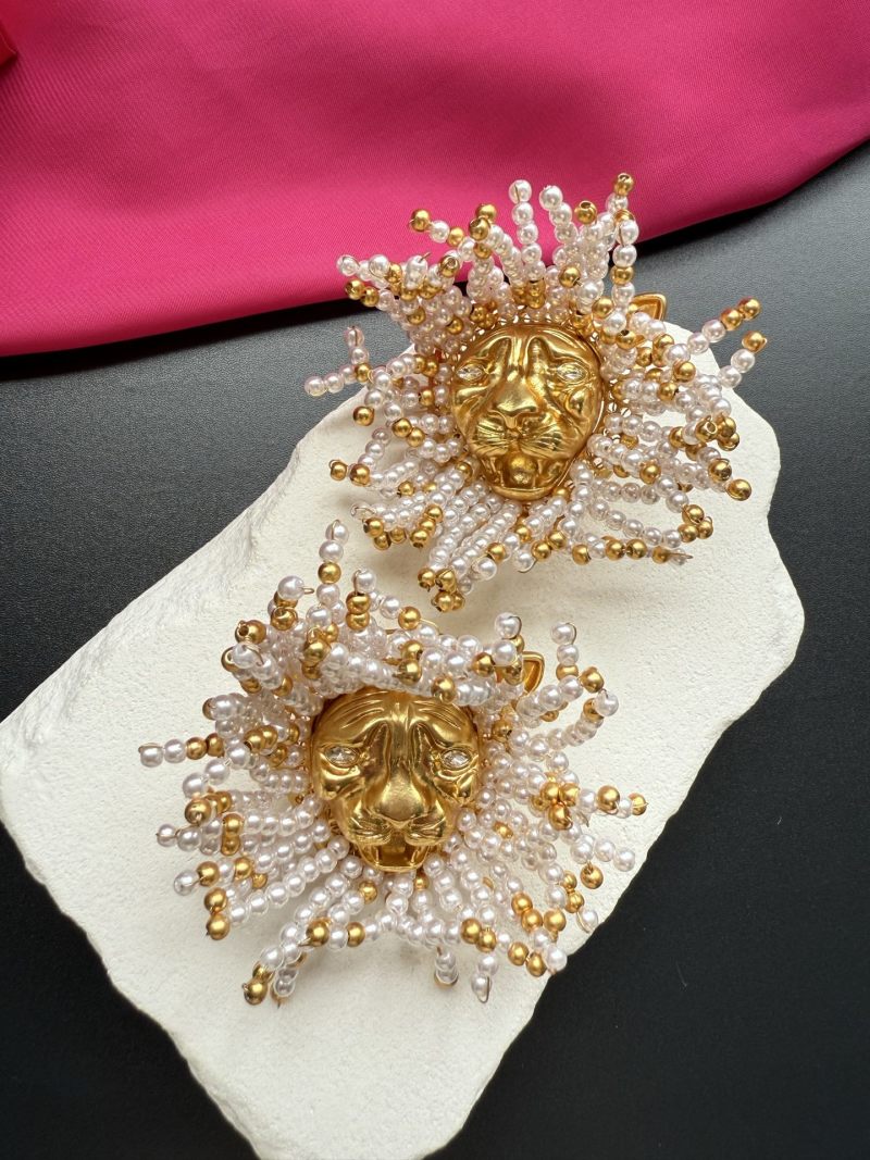 Серьги с изображением льва и жемчугом Schiaparelli
