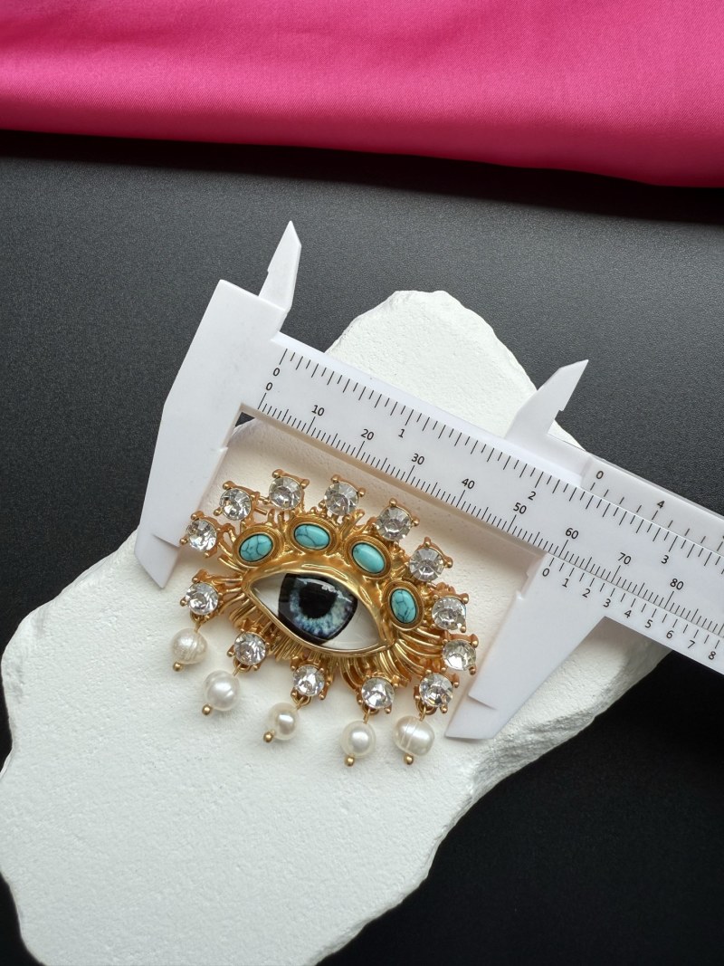 Брошь Schiaparelli с глазом
