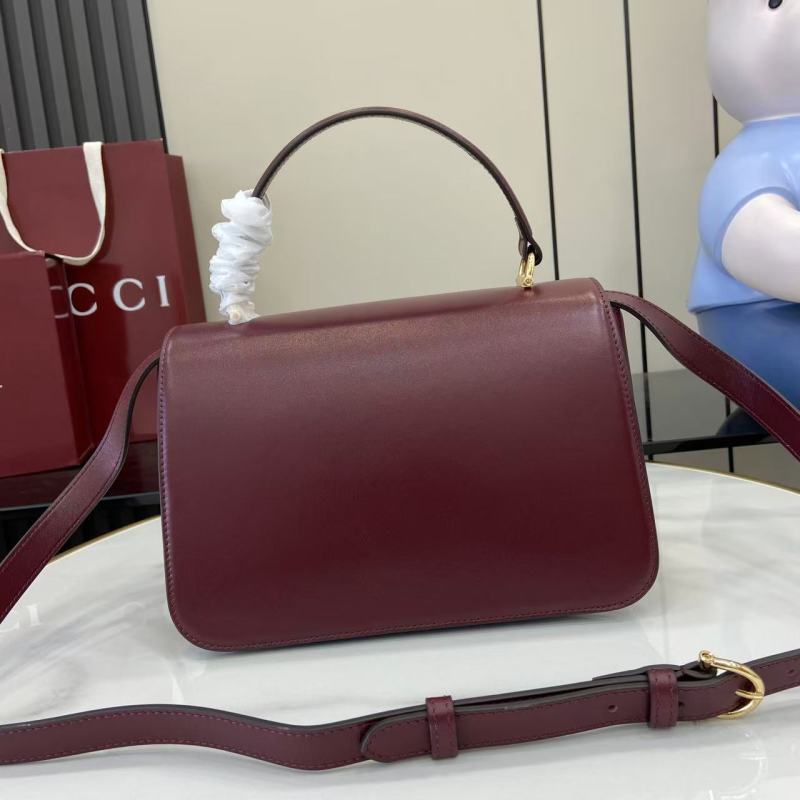 Сумка Gucci с золотой фурнитурой