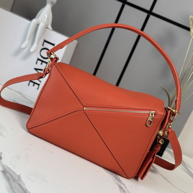 Сумка Loewe с геометрическим дизайном
