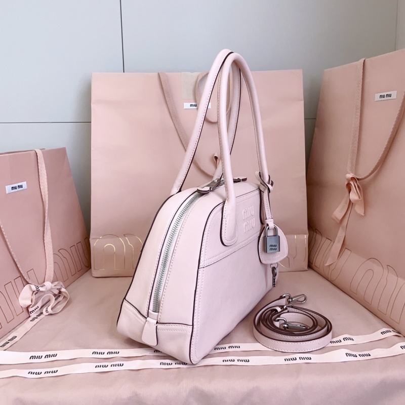 Розовая сумка Miu Miu с логотипом