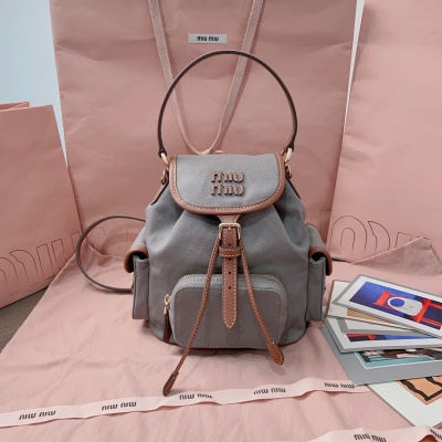 Рюкзак Miu Miu кожаный и тканевый серый