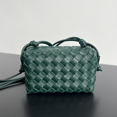 Косметичка Bottega Veneta с плетением