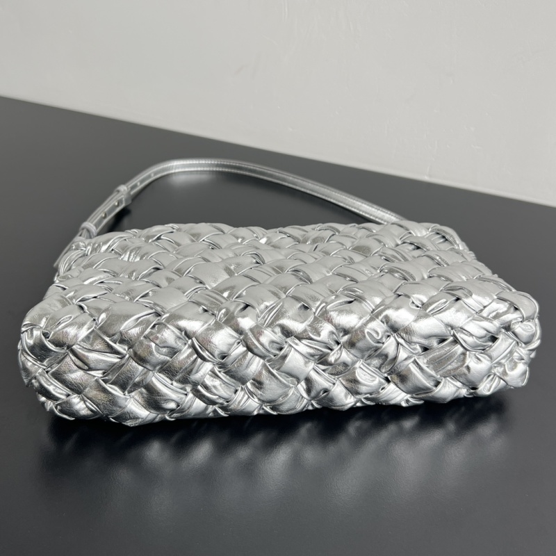 Плетеная сумка Bottega Veneta с длинной лямкой