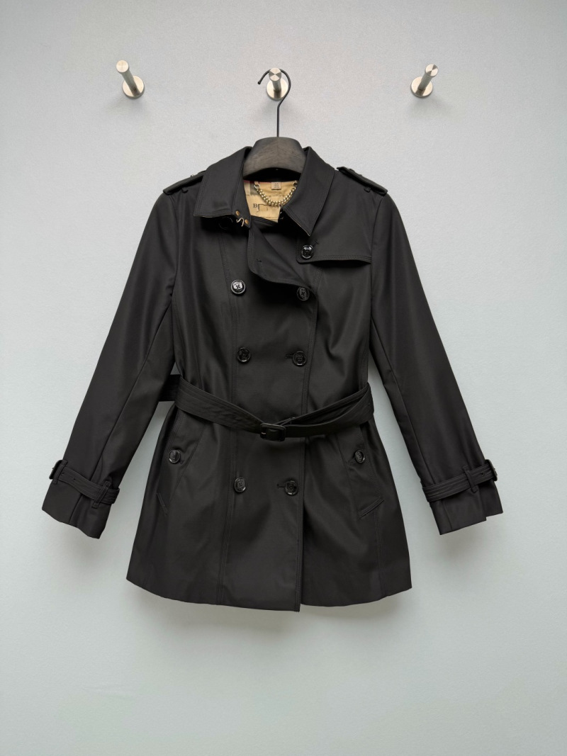 Черное пальто Burberry с поясом
