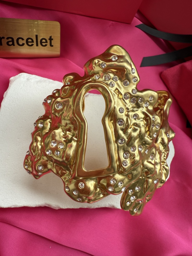 Браслет с кристаллами в виде ключа Schiaparelli