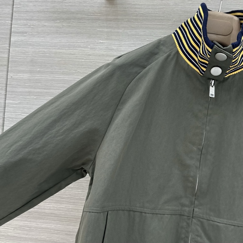 Оливковая куртка Prada с контрастной отделкой
