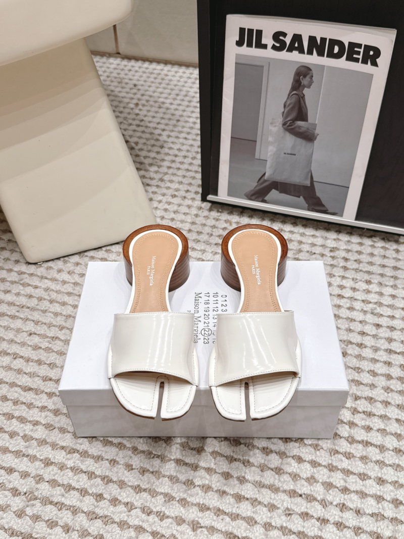 Женские босоножки Maison Margiela с раздвоенным носком и ремешком