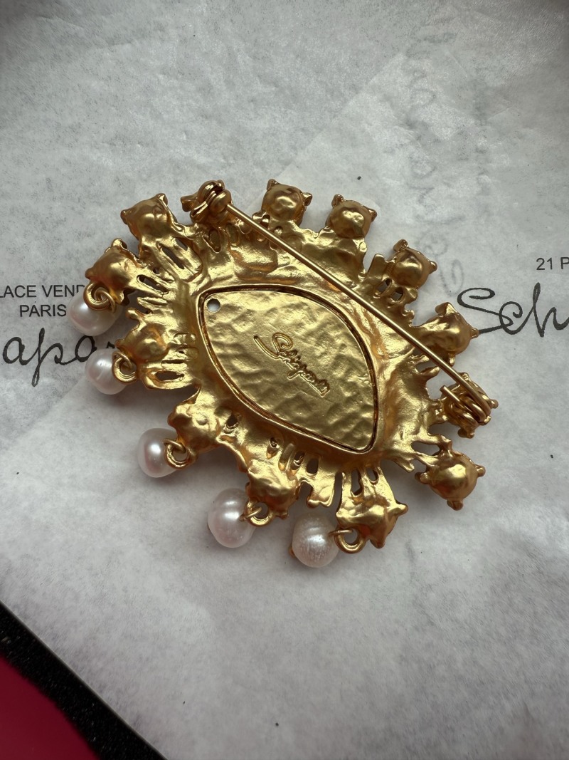Брошь Schiaparelli с глазом