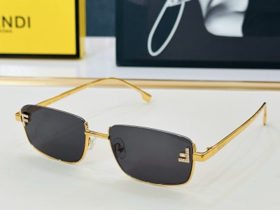 Солнцезащитные очки Fendi FE4105 золотые