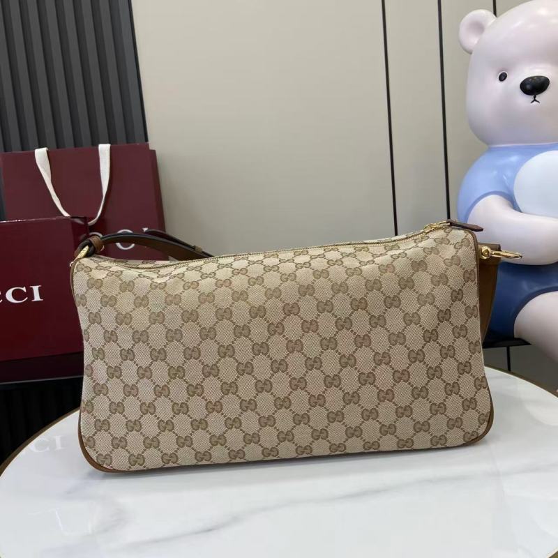 Сумка Gucci с монограммой