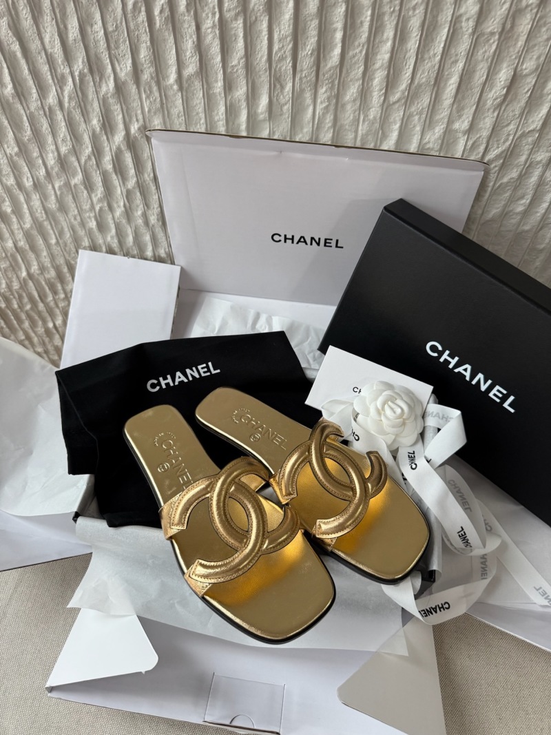 Женские сандали с металлическим логотипом Chanel