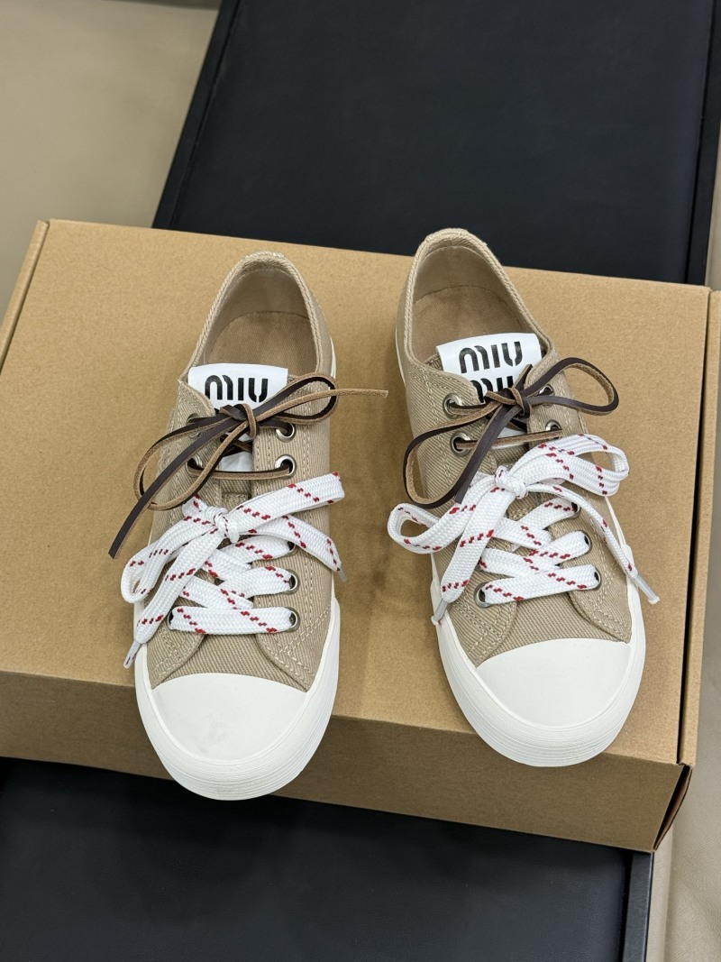 Слипоны Miu ss25 бежевые Miu Miu