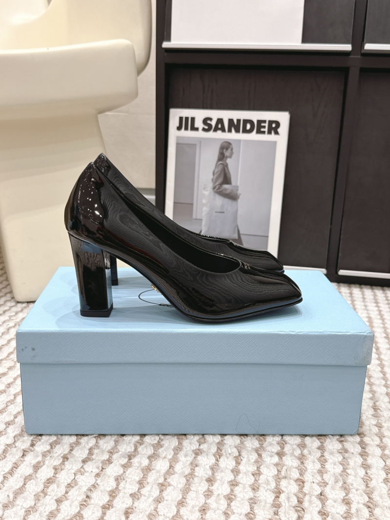 Женские туфли Prada на каблуке, черные