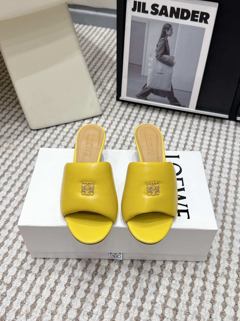 Желтые женские босоножки Loewe