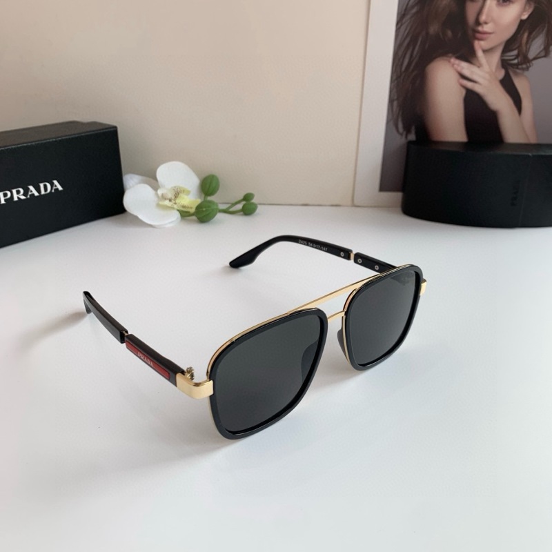 Солнцезащитные очки PRADA черные квадратные с золотыми вставками