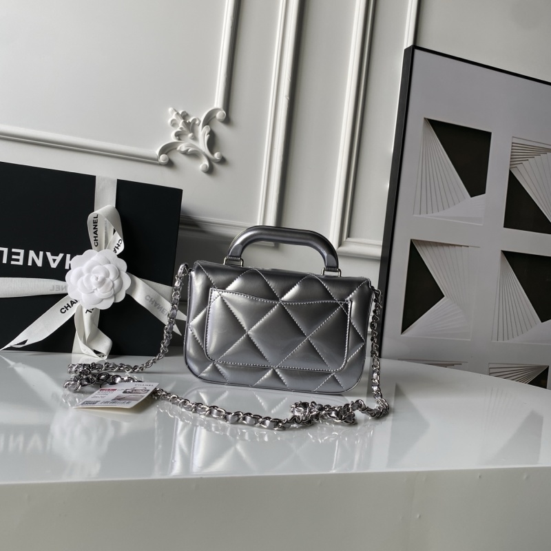 Сумка с жесткой ручкой и цепочным ремнем Chanel