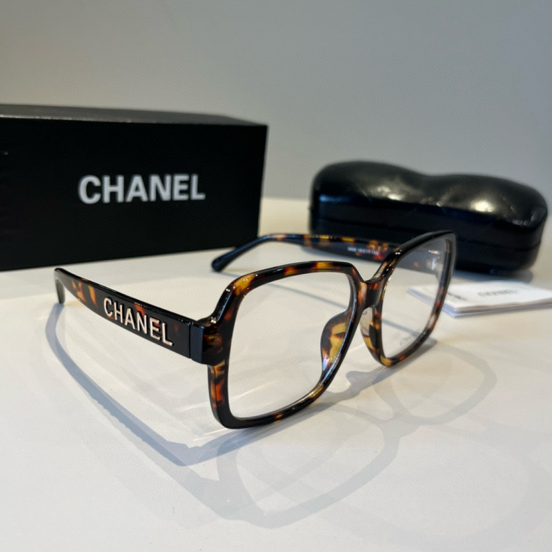 Солнцезащитные очки Chanel крупная оправа черепаховый принт
