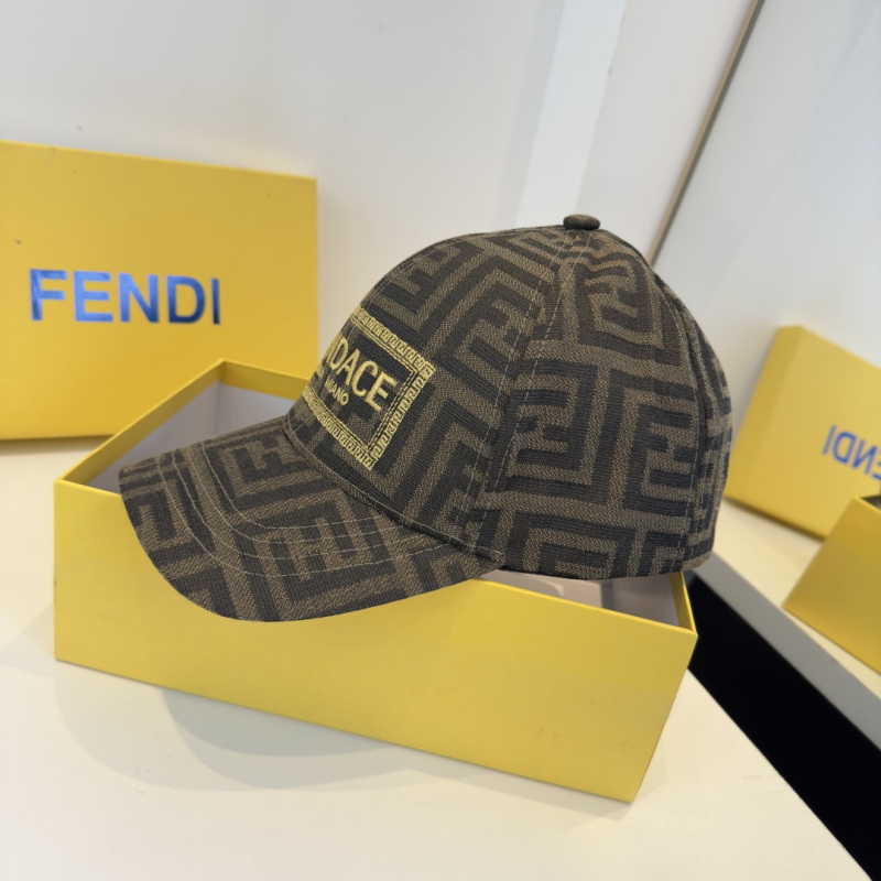 Кепка с узором в стиле Fendi