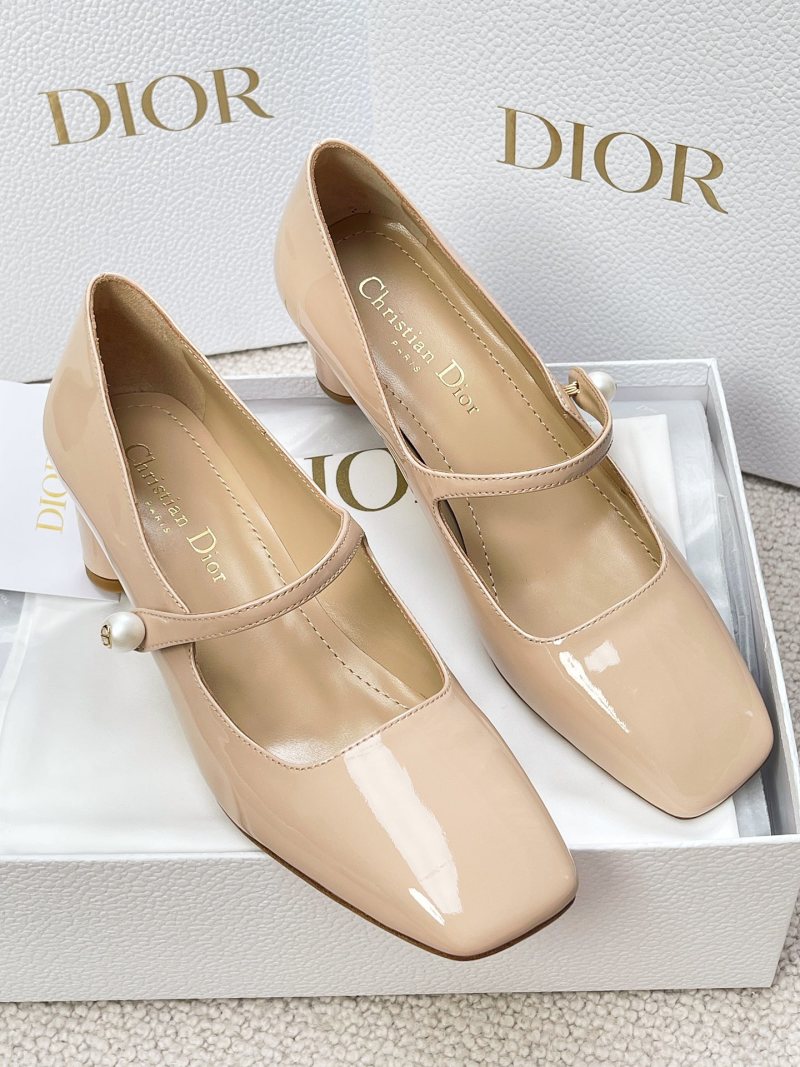Женские лаковые туфли с квадратным носком на среднем каблуке Dior