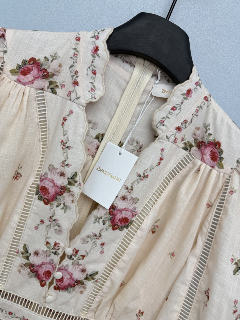 Повседневное платье с розовым принтом и лёгким кружевом Zimmermann