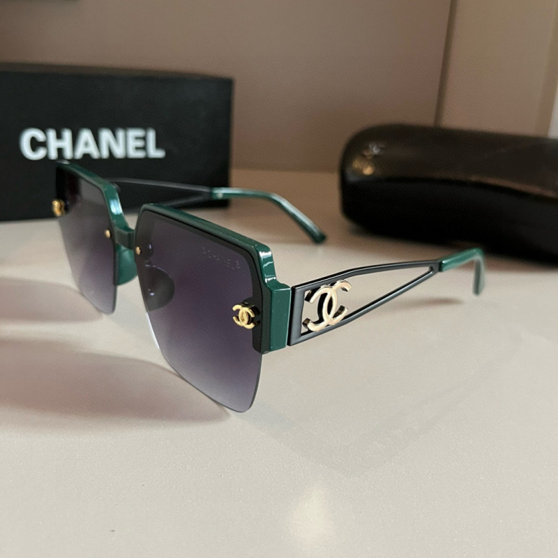 Солнечные очки Chanel