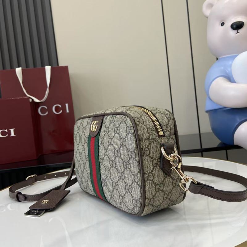 Сумка Gucci с монограммой и ремешком