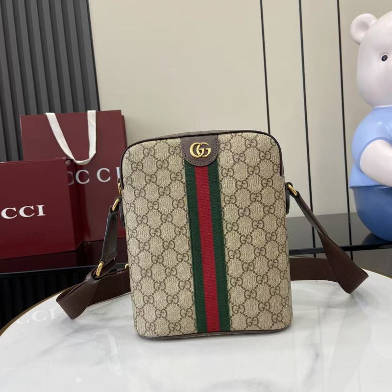 Сумка Gucci с монограммой и ремешком