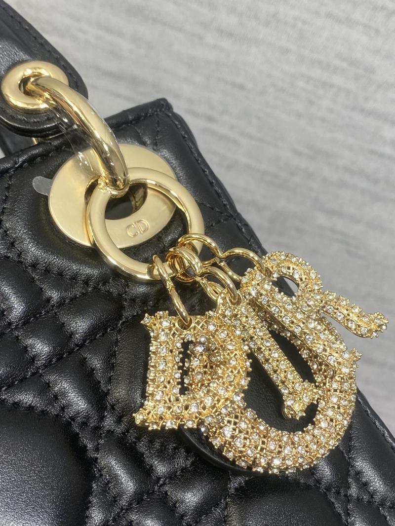 Черная сумка Lady Dior с ручкой и цепью