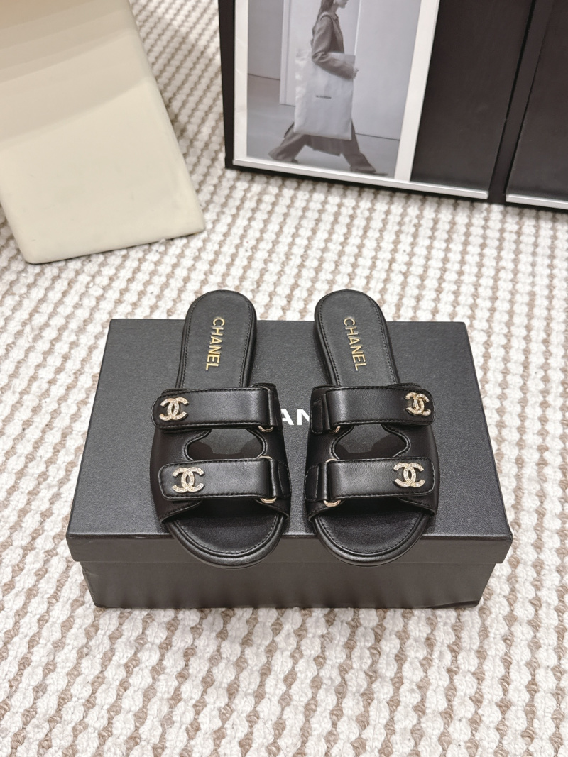 Классические женские мюли Chanel с металлической фурнитурой