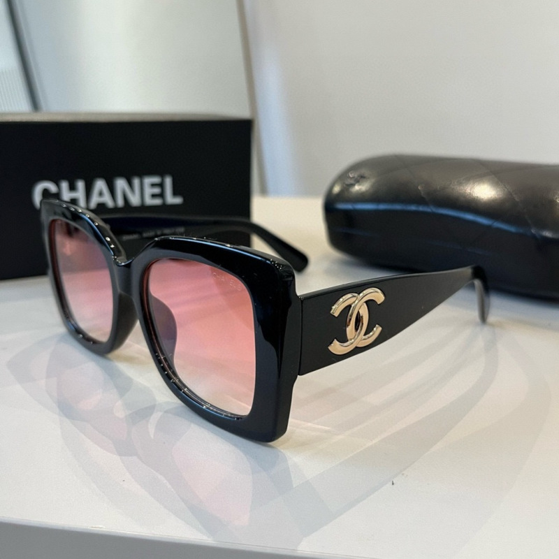 Стильные солнцезащитные очки Chanel