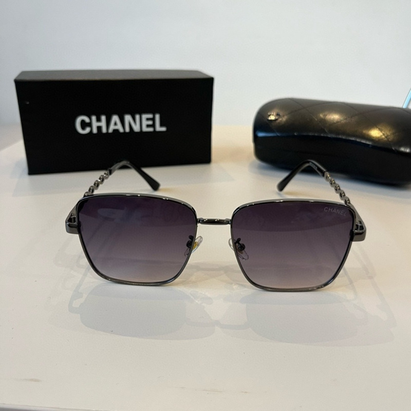 Солнцезащитные очки Chanel
