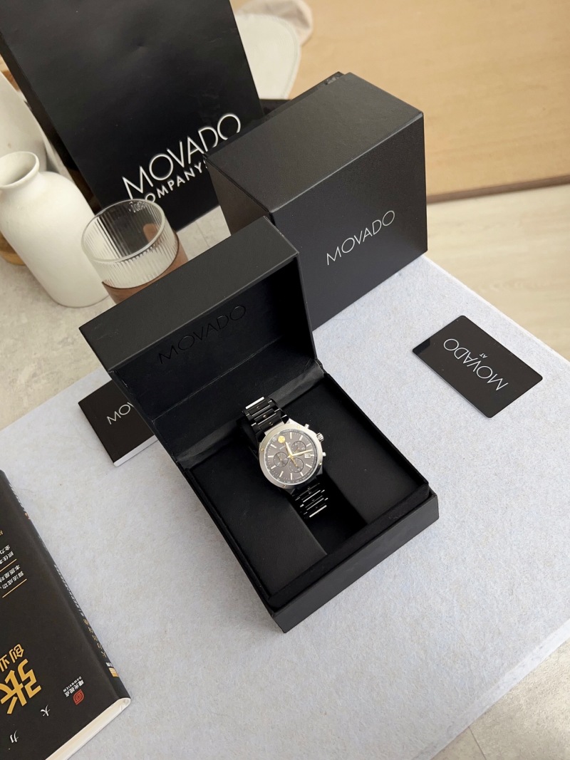 Часы Movado