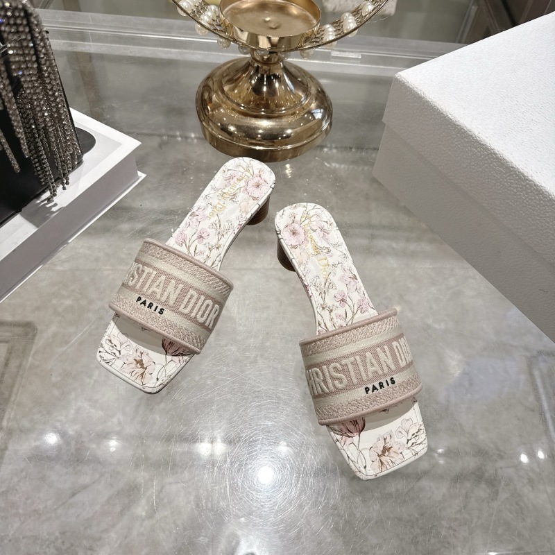 Женские сандалии с цветочным принтом и надписью Dior