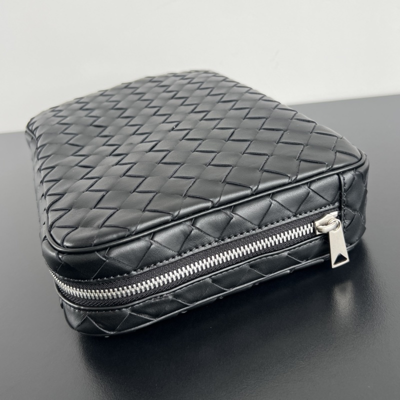 Плетеный косметический чехол Bottega Veneta Intrecciato
