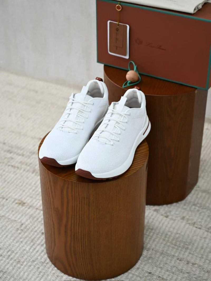 Стильные белые кроссовки Loro Piana