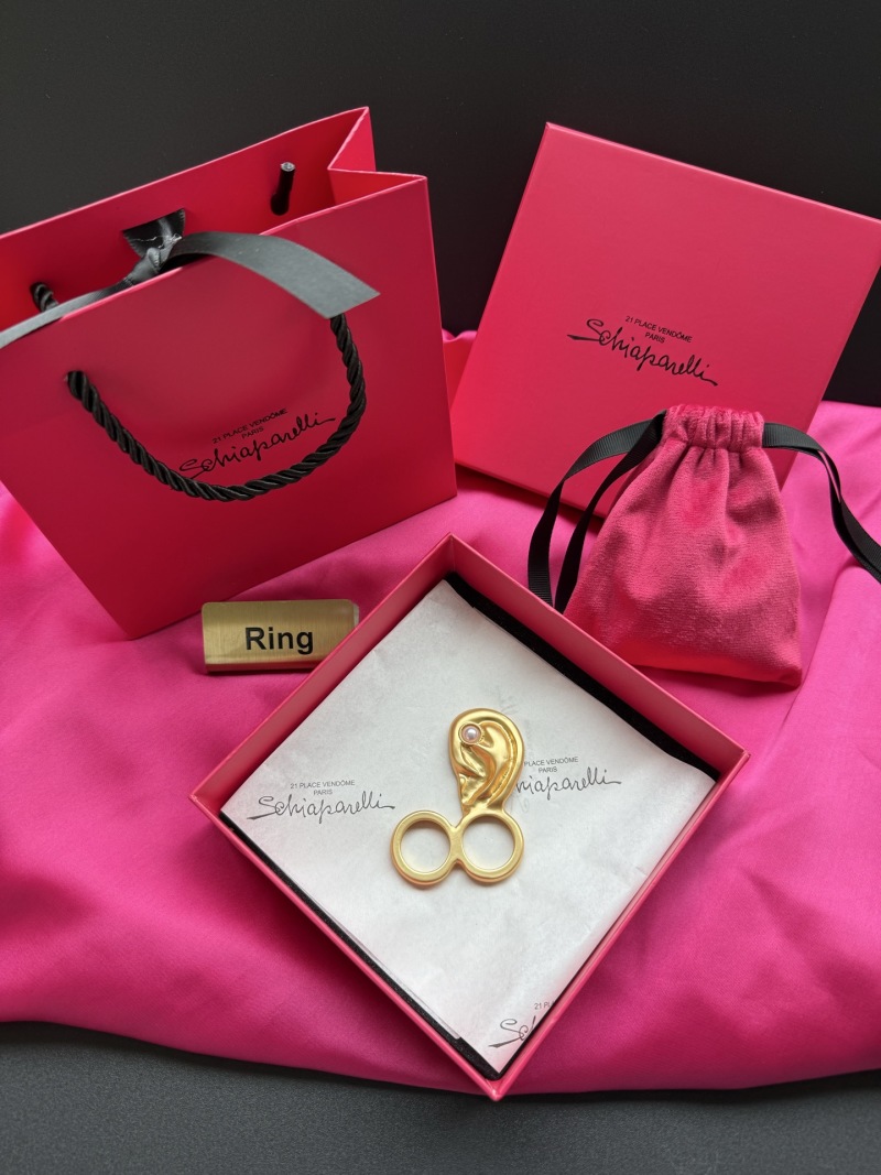 Золотистое кольцо с жемчугом Schiaparelli