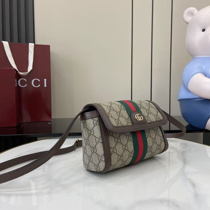 Сумка-клатч Gucci с монограммой и ремешком
