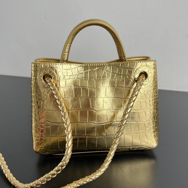Сумка Bottega Veneta Andiamo Mini золотистая, крокодил