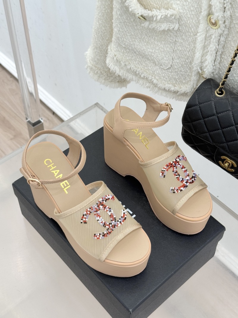 Женские сандалии на платформе с бусинами Chanel